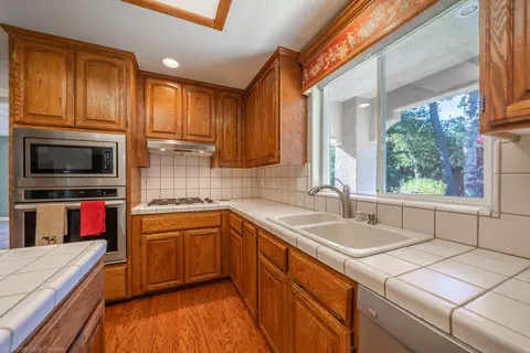 2444 Birchwood Cir, Redding, CA 96002 photo 12