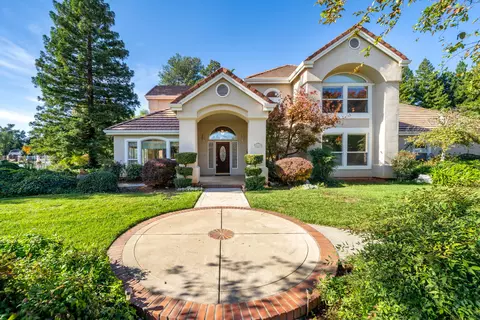 2444 Birchwood Cir, Redding, CA 96002
