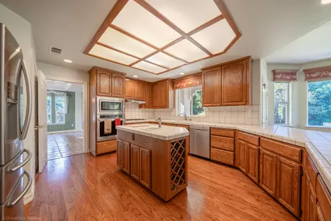 2444 Birchwood Cir, Redding, CA 96002 photo 11