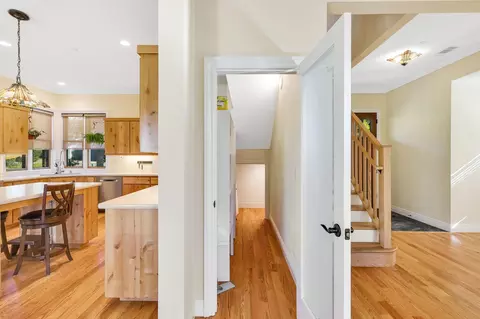 Entry Way - 3211 Lake Redding Dr, Redding, CA 96003 photo 2 of 3