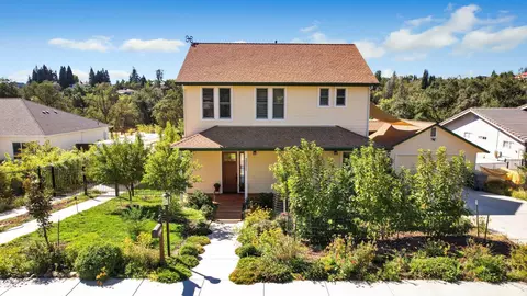 3211 Lake Redding Dr, Redding, CA 96003