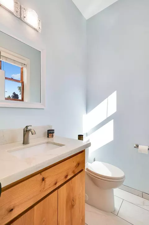 Bath - 3211 Lake Redding Dr, Redding, CA 96003 photo 1 of 6