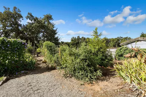 Exterior - 3211 Lake Redding Dr, Redding, CA 96003 photo 11 of 18