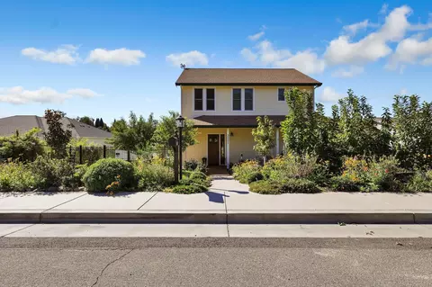 Exterior - 3211 Lake Redding Dr, Redding, CA 96003 photo 16 of 18