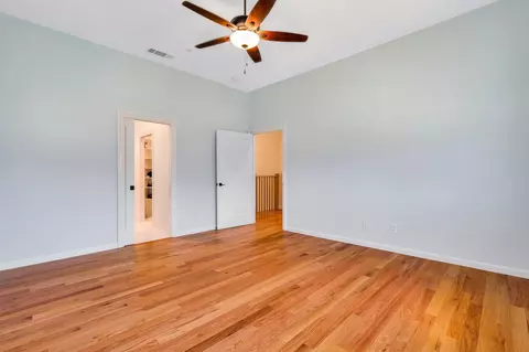 Bedroom - 3211 Lake Redding Dr, Redding, CA 96003 photo 1 of 5