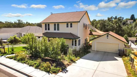 Exterior - 3211 Lake Redding Dr, Redding, CA 96003 photo 3 of 18