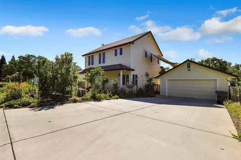 Exterior - 3211 Lake Redding Dr, Redding, CA 96003 photo 17 of 18