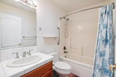 Bath - 687 Yolla Bolly Trl, Redding, CA 96003 photo 1 of 3