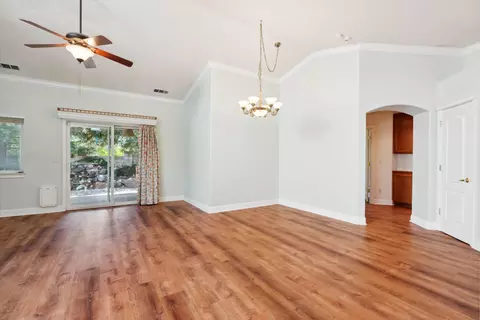 Living - 687 Yolla Bolly Trl, Redding, CA 96003 photo 2 of 6