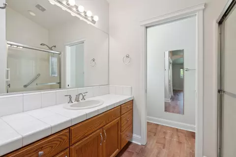 Bath - 687 Yolla Bolly Trl, Redding, CA 96003 photo 2 of 3