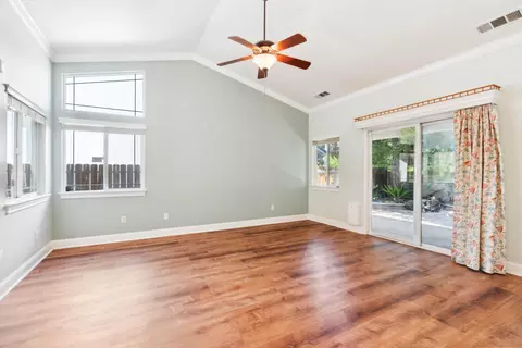 Living - 687 Yolla Bolly Trl, Redding, CA 96003 photo 3 of 6