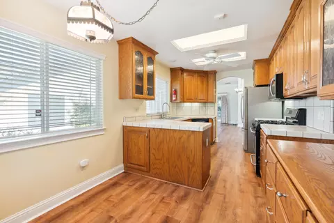 Kitchen - 687 Yolla Bolly Trl, Redding, CA 96003 photo 3 of 4
