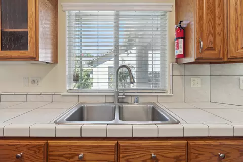 Kitchen - 687 Yolla Bolly Trl, Redding, CA 96003 photo 2 of 4