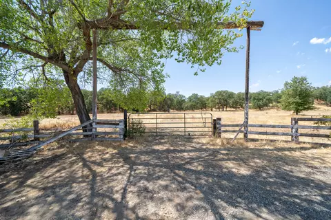 7528 Deschutes Rd, Palo Cedro, CA 96073