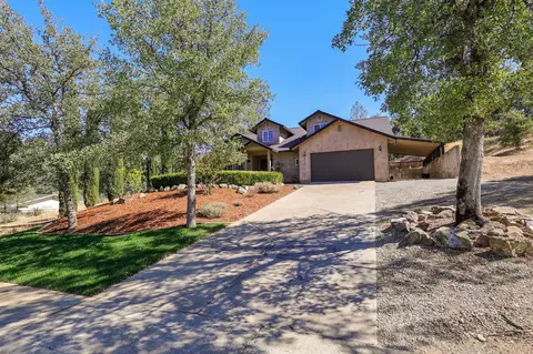 5735 Beaumont Dr, Redding, CA 96003