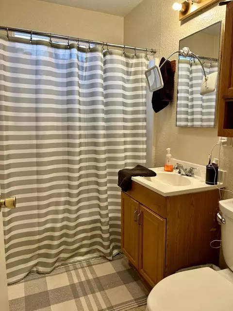 Bath - 745 Locust St, Redding, CA 96001 photo 2 of 2