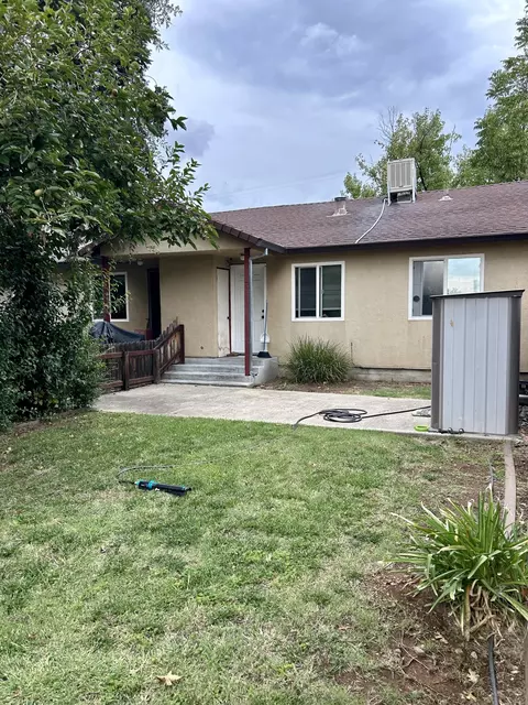 Exterior - 745 Locust St, Redding, CA 96001 photo 6 of 7