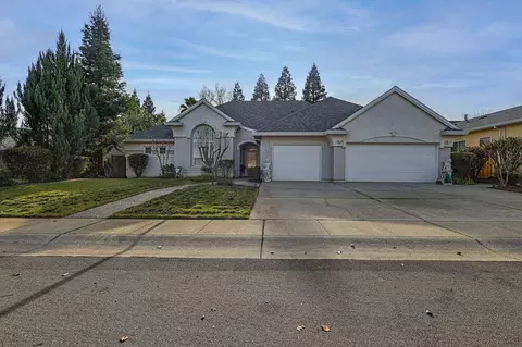 1652 Spanish Bay Dr, Redding, CA 96003
