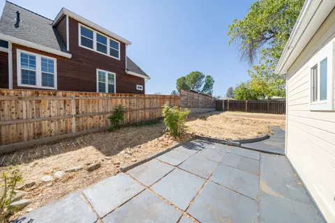 Exterior - 1834 Willis St, Redding, CA 96001 photo 4 of 9