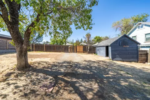 Exterior - 1834 Willis St, Redding, CA 96001 photo 7 of 9