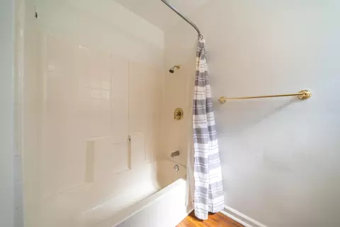 Bath - 1834 Willis St, Redding, CA 96001 photo 4 of 4