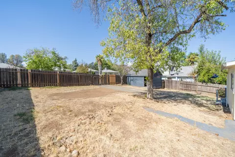 Exterior - 1834 Willis St, Redding, CA 96001 photo 6 of 9