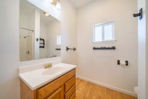 Bath - 1834 Willis St, Redding, CA 96001 photo 1 of 4