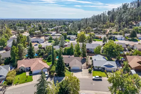 View/Area - 2227 Wicklow St, Redding, CA 96001 photo 2 of 14