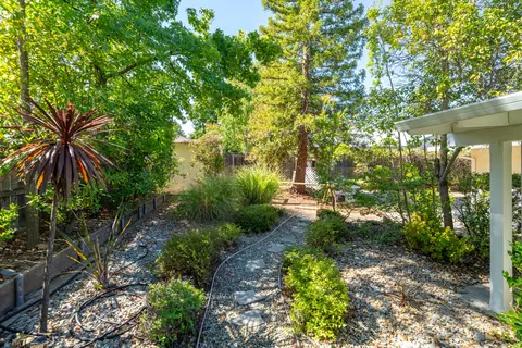Exterior - 2227 Wicklow St, Redding, CA 96001 photo 28 of 41