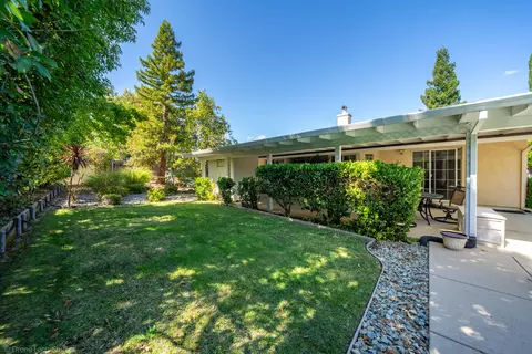 Exterior - 2227 Wicklow St, Redding, CA 96001 photo 24 of 41
