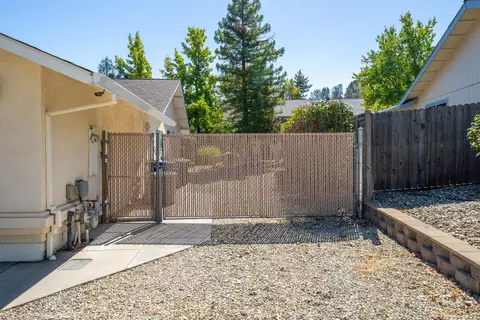Exterior - 2227 Wicklow St, Redding, CA 96001 photo 38 of 41