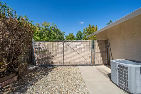 Exterior - 2227 Wicklow St, Redding, CA 96001 photo 37 of 41