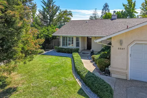Exterior - 2227 Wicklow St, Redding, CA 96001 photo 40 of 41