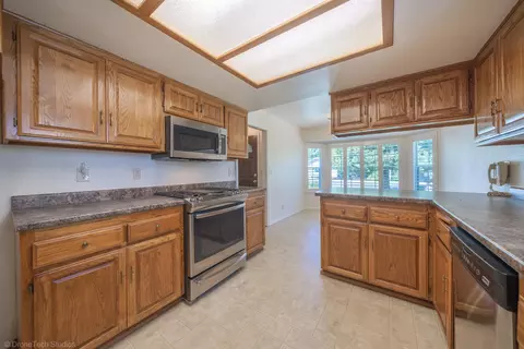 Kitchen - 2227 Wicklow St, Redding, CA 96001 photo 5 of 6