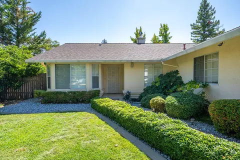 Exterior - 2227 Wicklow St, Redding, CA 96001 photo 7 of 41