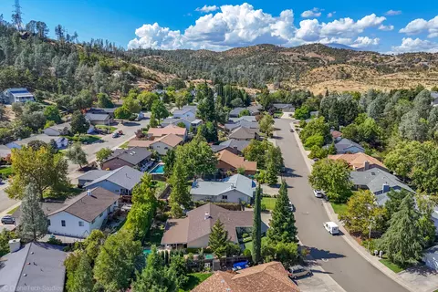 View/Area - 2227 Wicklow St, Redding, CA 96001 photo 8 of 14