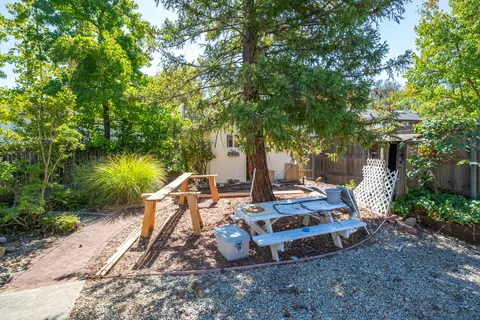Exterior - 2227 Wicklow St, Redding, CA 96001 photo 30 of 41