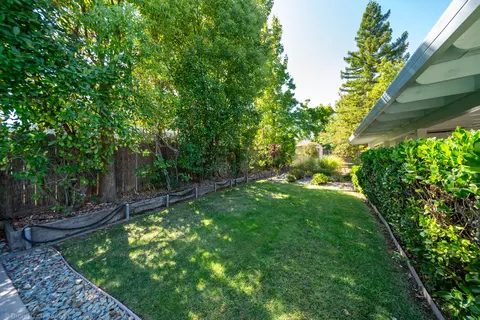 Exterior - 2227 Wicklow St, Redding, CA 96001 photo 22 of 41