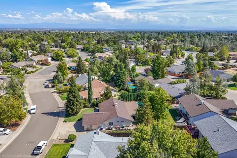 View/Area - 2227 Wicklow St, Redding, CA 96001 photo 4 of 14