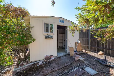 Exterior - 2227 Wicklow St, Redding, CA 96001 photo 32 of 41