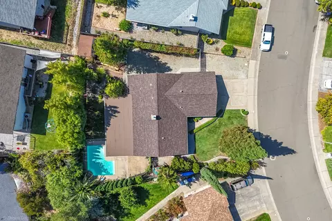 View/Area - 2227 Wicklow St, Redding, CA 96001 photo 9 of 14