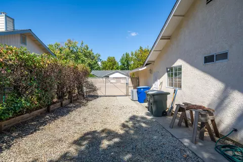 Exterior - 2227 Wicklow St, Redding, CA 96001 photo 36 of 41