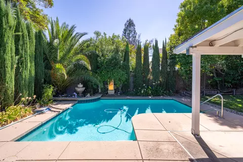 Exterior - 2227 Wicklow St, Redding, CA 96001 photo 10 of 41