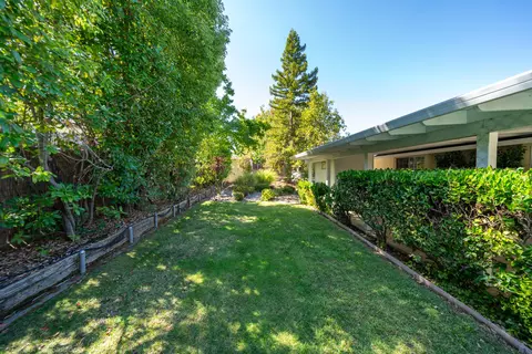 Exterior - 2227 Wicklow St, Redding, CA 96001 photo 23 of 41