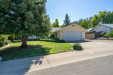 Exterior - 2227 Wicklow St, Redding, CA 96001 photo 3 of 41