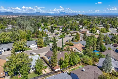 View/Area - 2227 Wicklow St, Redding, CA 96001 photo 5 of 14