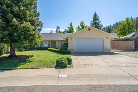 Exterior - 2227 Wicklow St, Redding, CA 96001 photo 2 of 41
