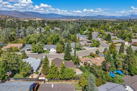 View/Area - 2227 Wicklow St, Redding, CA 96001 photo 6 of 14