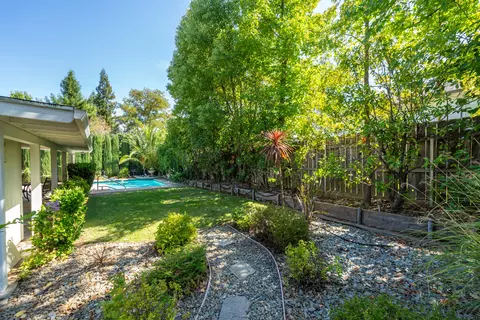 Exterior - 2227 Wicklow St, Redding, CA 96001 photo 27 of 41