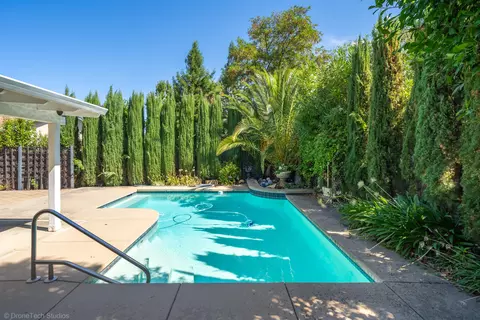Exterior - 2227 Wicklow St, Redding, CA 96001 photo 12 of 41